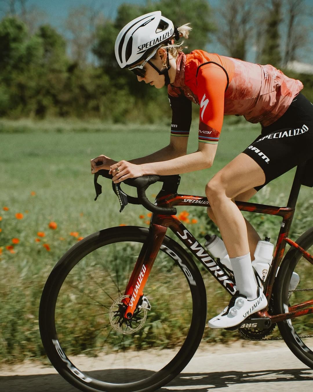 Cycling leg in race kit, low-angle shot.